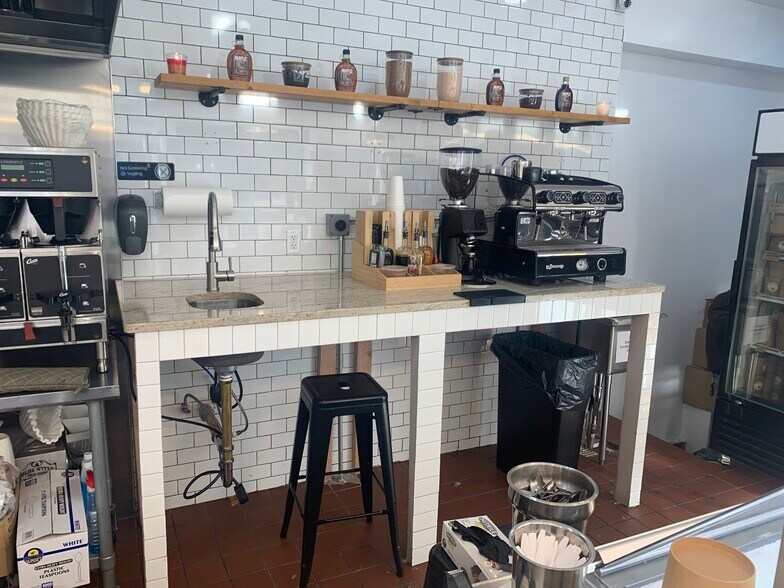 More Photos Of 653 Sterling Pl, Brooklyn Restaurant For Lease
