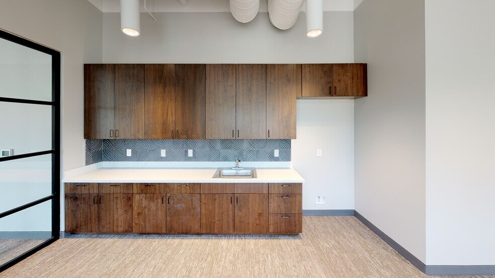 More Photos Of 7300 N Via Paseo Del Sur, Scottsdale Loft Creative Space For Lease