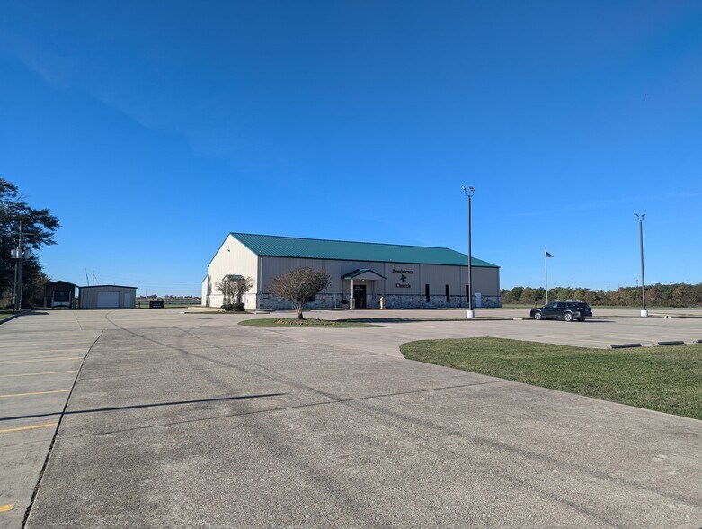 More Photos Of 5315 N Twin City Hwy, Nederland Warehouse For Lease