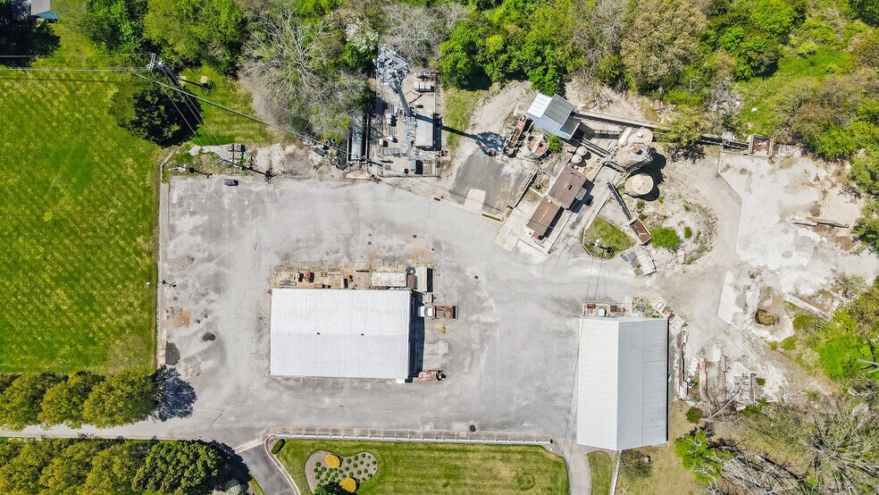 More Photos Of 1445 Catawba Ave, Newfield Service For Sale