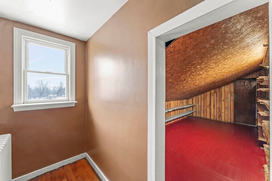 More Photos Of 105 Holbert Stretch, Dilliner Bar For Sale