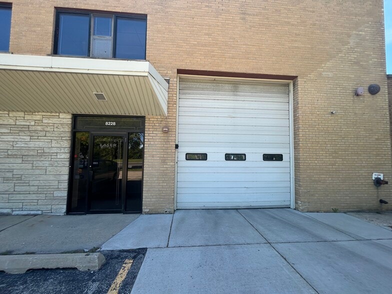 More Photos Of 8228 N McCormick Blvd, Skokie Manufacturing For Lease