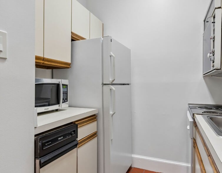 More Photos Of 2139 Newport Pl, Washington Apartments For Sale