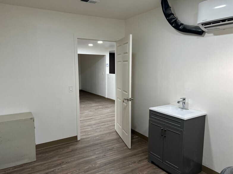 More Photos Of 1761 W Romneya Dr, Anaheim Medical For Lease