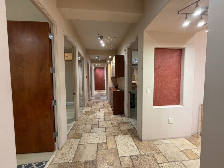 More Photos Of 7336 E Deer Valley Rd, Scottsdale Office For Sale