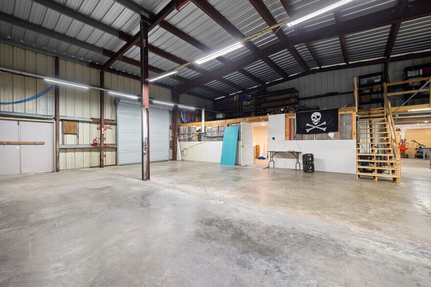 More Photos Of 206 Highway 35 S, Rockport Manufacturing For Sale