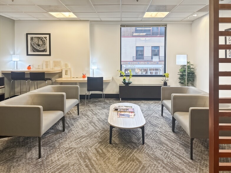 More Photos Of 435-455 Nichols Rd, Kansas City Coworking Space