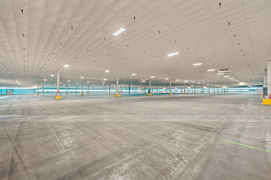 More Photos Of 2800 Eastern Blvd, Middle River Distribution For Lease