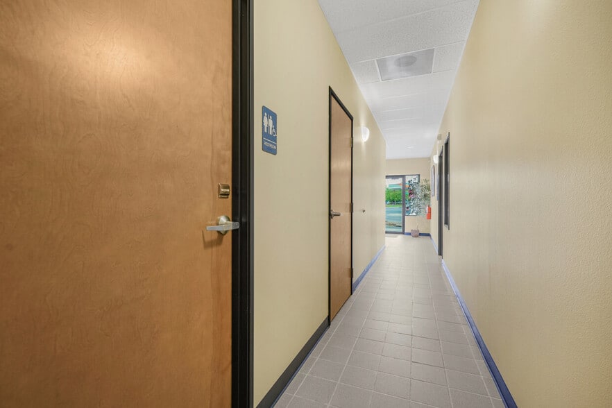 More Photos Of 9407 NE Vancouver Mall Dr, Vancouver Medical For Sale