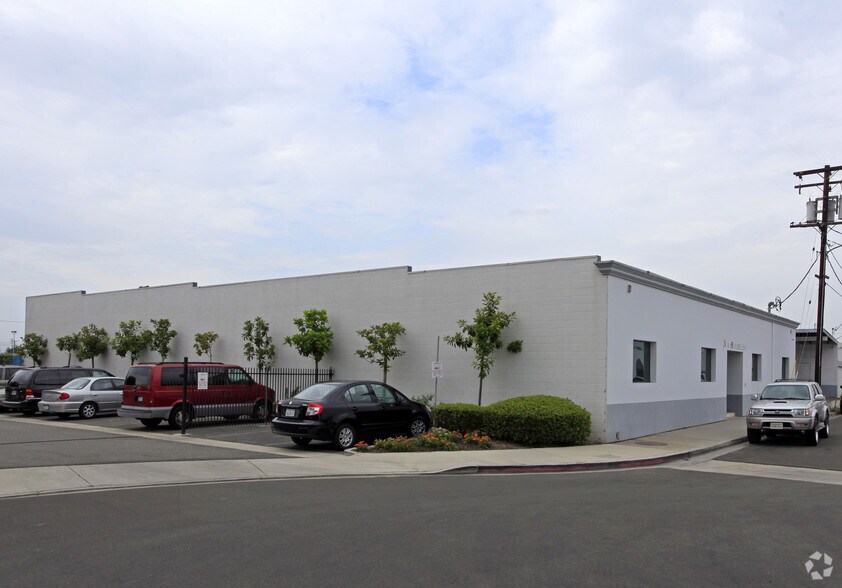 More Photos Of 909 E Arlee Pl, Anaheim Warehouse For Lease