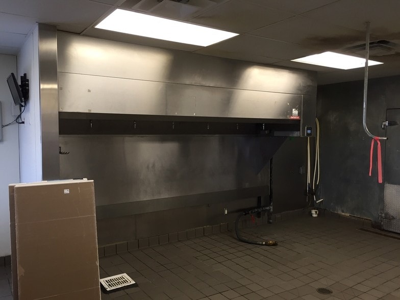 More Photos Of 1504 Ruth St, Sulphur Fast Food For Sale