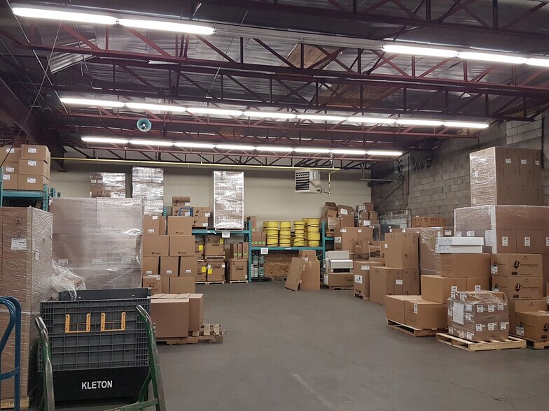 More Photos Of 549 First St, London Warehouse For Lease