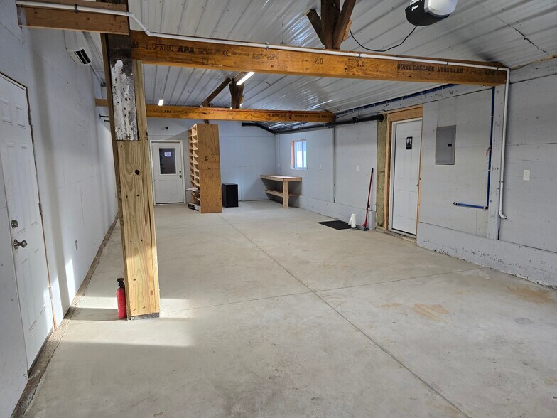 More Photos Of 6 Church Ave, W Hatfield Light Manufacturing For Lease