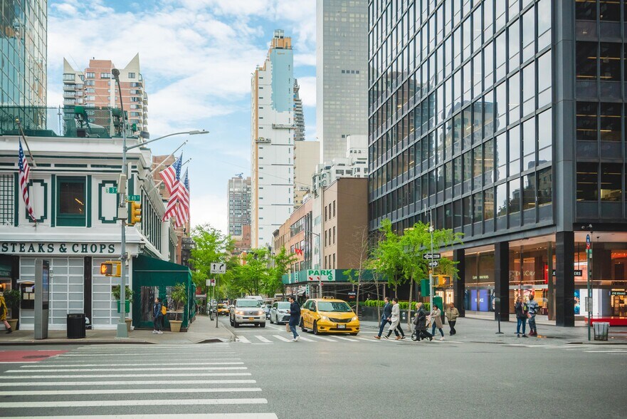 More Photos Of 216 E 49th St, New York Office For Lease