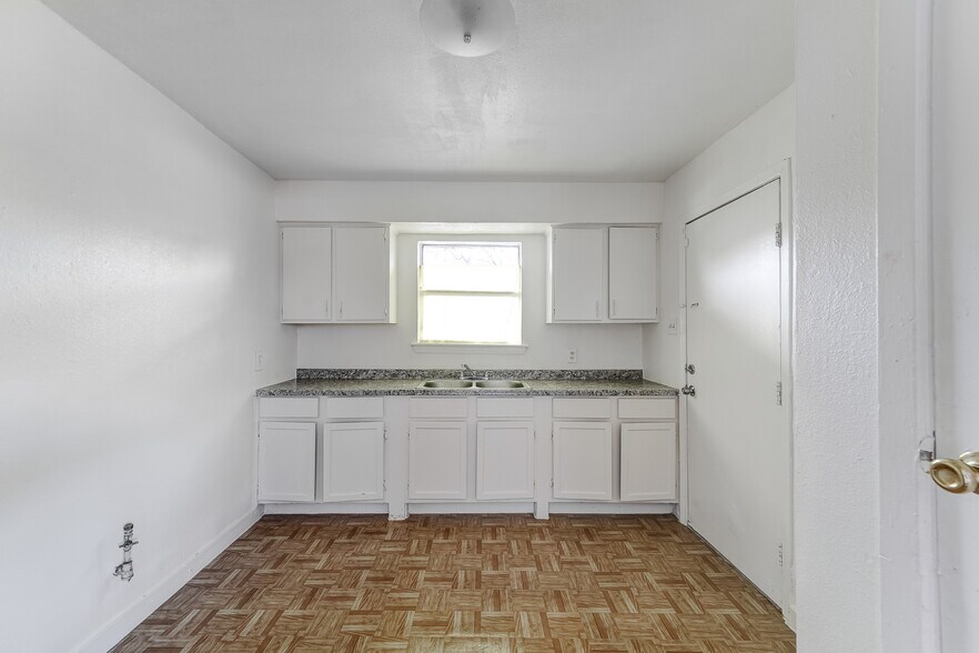 More Photos Of 2101 Hutton St, Houston Apartments For Sale