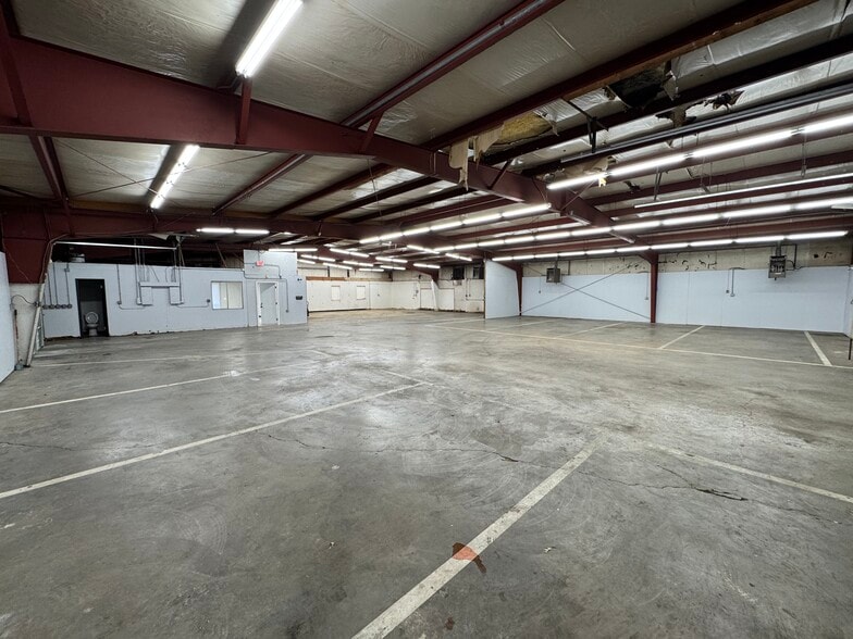 More Photos Of 6547 E Skelly Dr, Tulsa Unknown For Lease