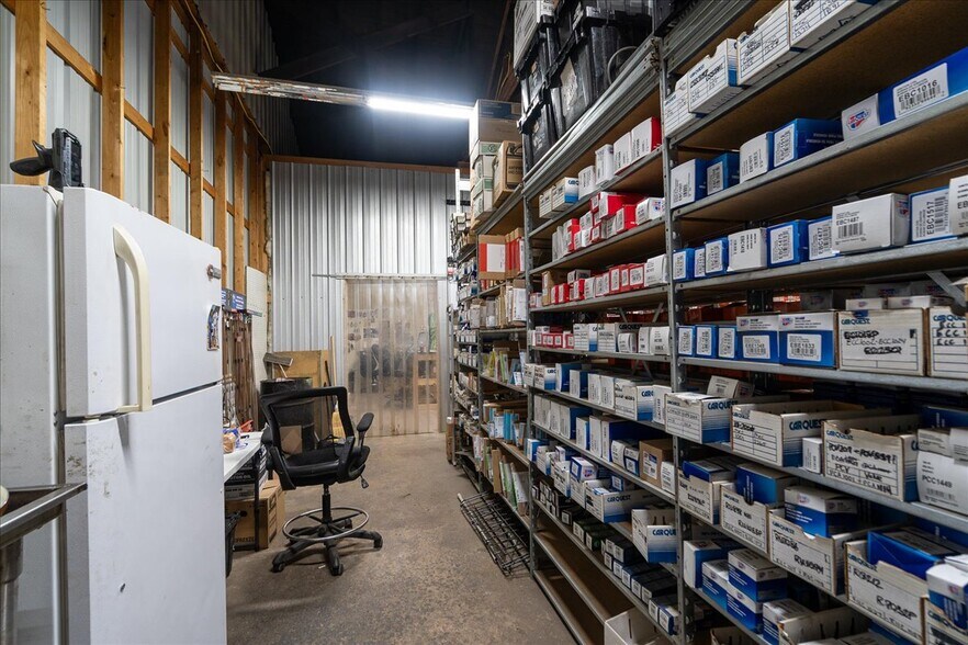 More Photos Of 317 General Daniel Ave N, Danielsville General Retail For Sale
