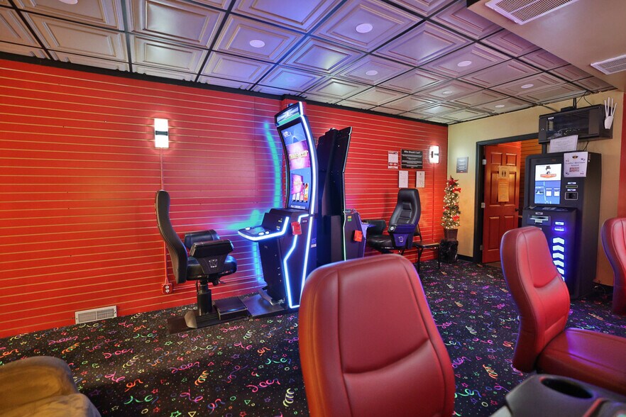 More Photos Of 1103 E Acton Ave, Wood River General Retail For Sale