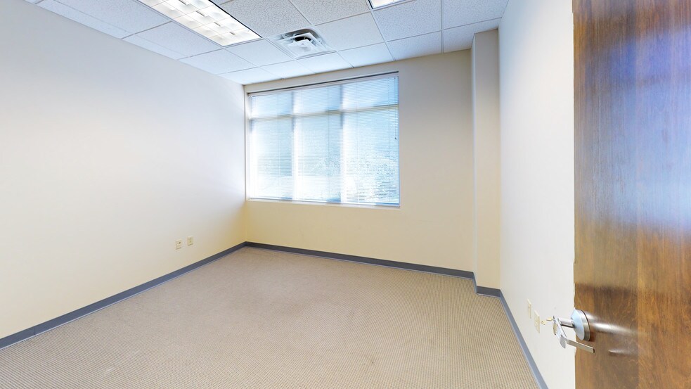 More Photos Of 1600 Westgate Cir, Brentwood Office For Lease