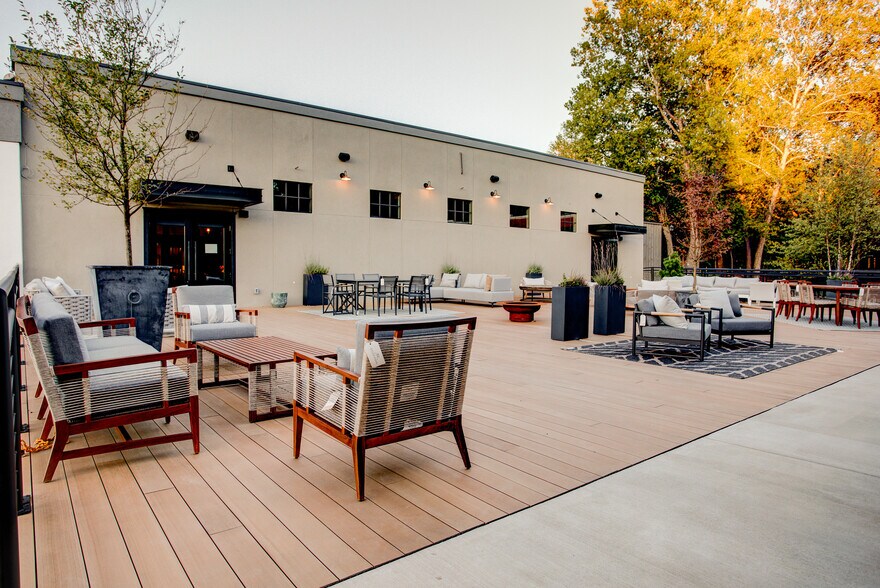 More Photos Of 11 Sullivan Way, Asheville Warehouse For Lease