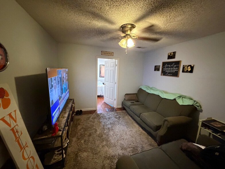 More Photos Of 105 W Pickens St, Abbeville Storefront Retail Residential For Sale