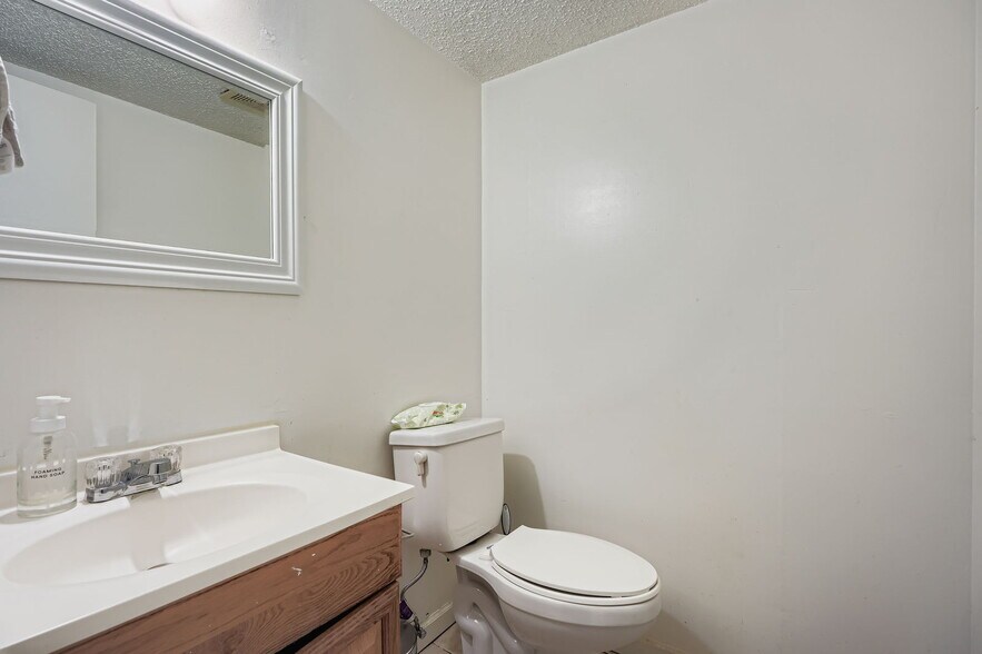 More Photos Of 5803 Cougar Dr, Austin Apartments For Sale