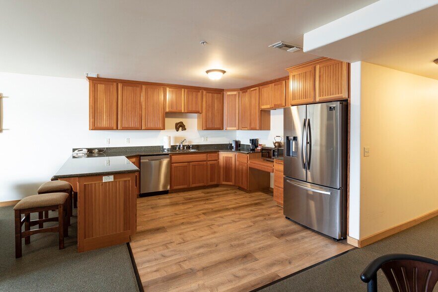 More Photos Of 41-45 Lakeshore Dr, Sagle Hotel For Sale