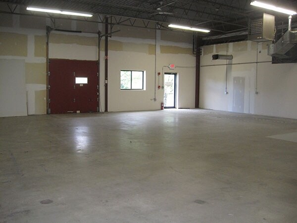 More Photos Of 223 Avenue D, Williston Warehouse For Lease