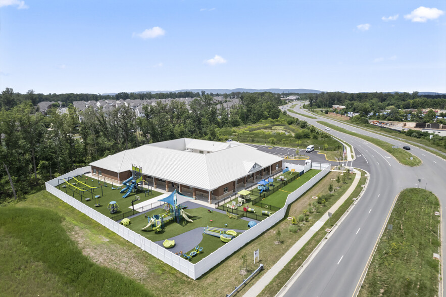 Primary Photo Of 42525 Tall Cedars Pkwy, Chantilly Schools For Lease