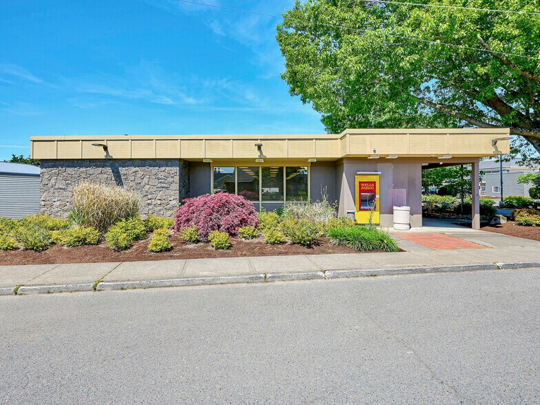 More Photos Of 200 Center Ave, Molalla Bank For Sale
