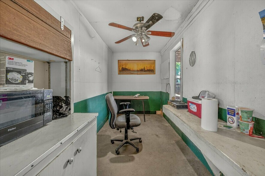 More Photos Of 708 N Pleasant Ave, Fresno Warehouse For Sale