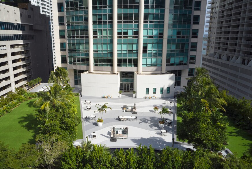 More Photos Of 1111 Brickell Ave, Miami Office For Lease
