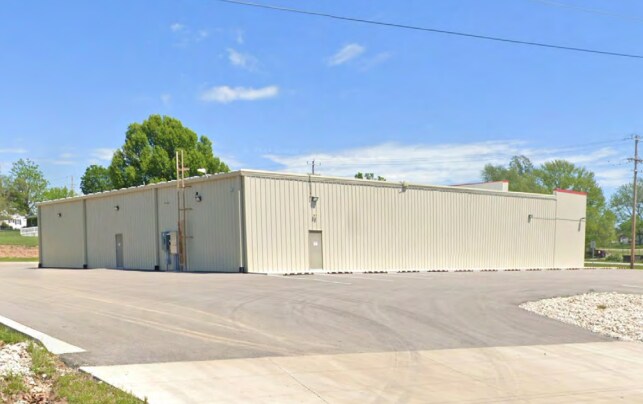 More Photos Of 407 Highway 63 S, Vienna Freestanding For Lease