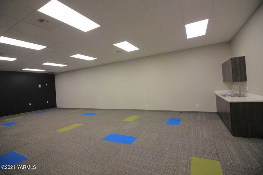 More Photos Of 1710 Gregory Avenue Ext, Sunnyside General Retail For Sale