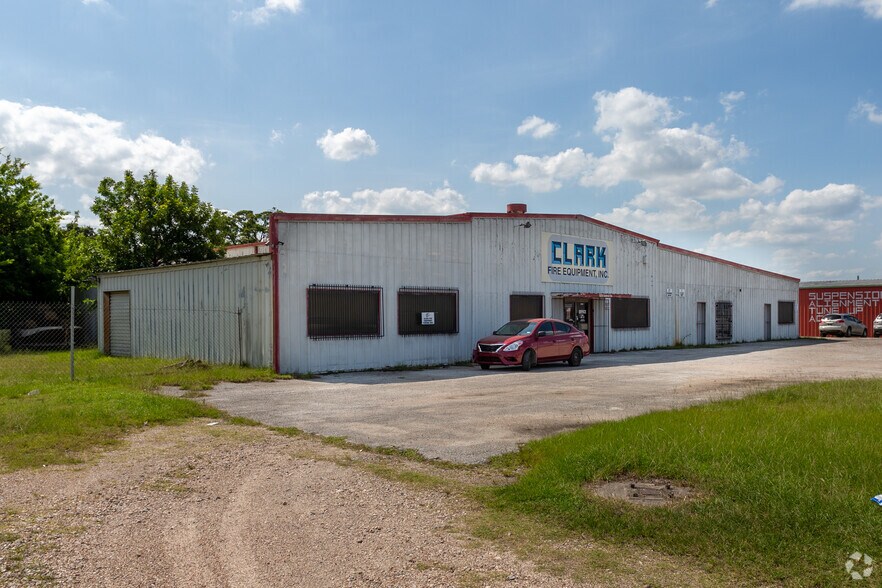 Primary Photo Of 1838 Federal Rd, Houston Warehouse For Sale