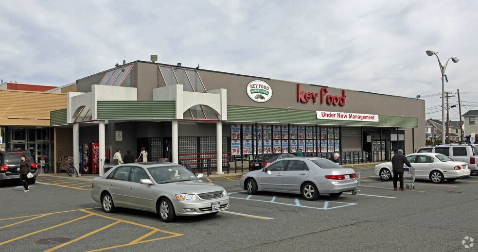 More Photos Of 1000-1030 Railroad Ave, Woodmere Storefront For Lease