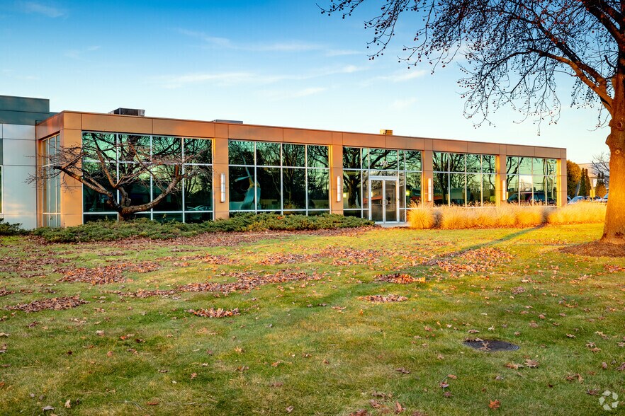 More Photos Of 360 Motor Pky, Hauppauge Medical For Lease