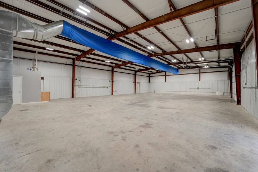 More Photos Of 2594 E Heritage Pkwy, Farmington Warehouse For Lease