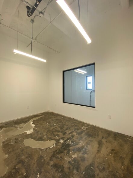 More Photos Of 901 E 31st St, Los Angeles Manufacturing For Lease