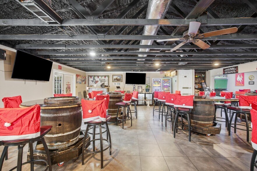 More Photos Of 9805 Jacksboro Hwy, Fort Worth Freestanding For Sale