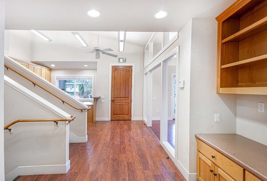 More Photos Of 17977 Sonoma Hwy, Sonoma Office For Sale
