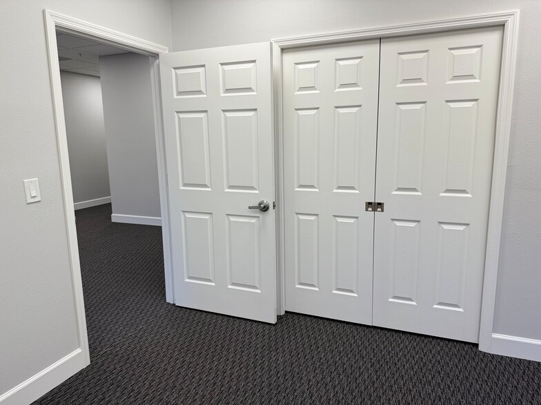 More Photos Of 2255 Sarasota Center Blvd, Sarasota Industrial For Lease