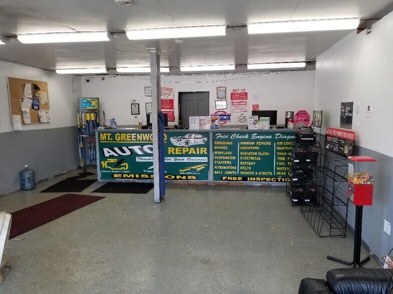 More Photos Of 10319 S Kedzie Ave, Chicago Auto Repair For Sale