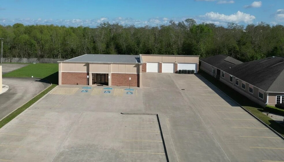Primary Photo Of 3180 Central Mall Dr, Port Arthur Medical For Sale