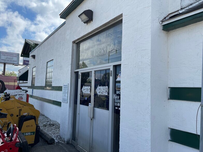 More Photos Of 3143 E Main St, Columbus Freestanding For Sale