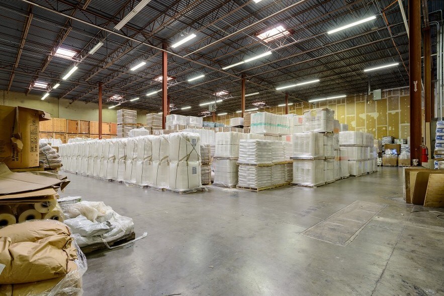 More Photos Of 6600 Cabot Dr, Glen Burnie Warehouse For Lease