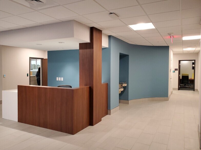 More Photos Of 160 Newtown Rd, Virginia Beach Office For Lease