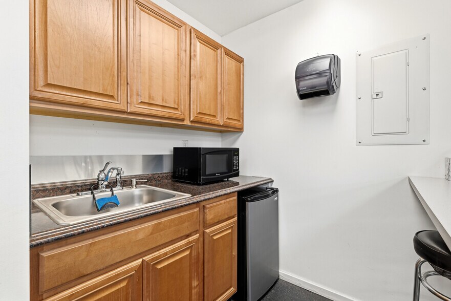 More Photos Of 508 Rodi Rd, Pittsburgh Flex For Sale