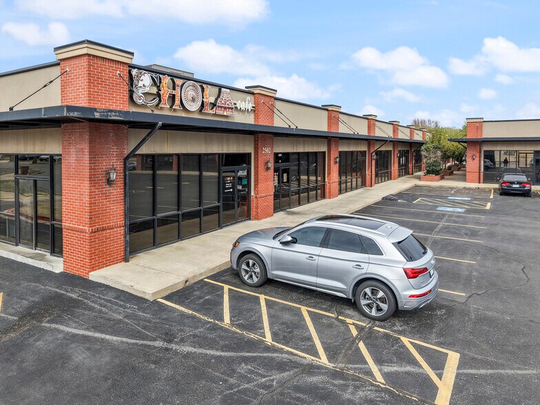 More Photos Of 2500-2502 SW 14th St, Bentonville Unknown For Lease