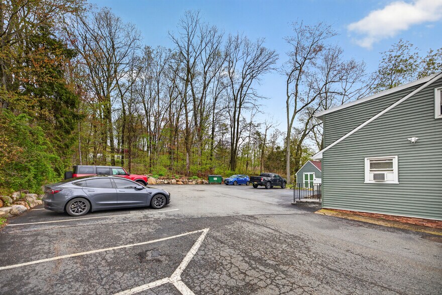 More Photos Of 187 Breakneck Rd, Highland Lakes Storefront Retail Residential For Sale